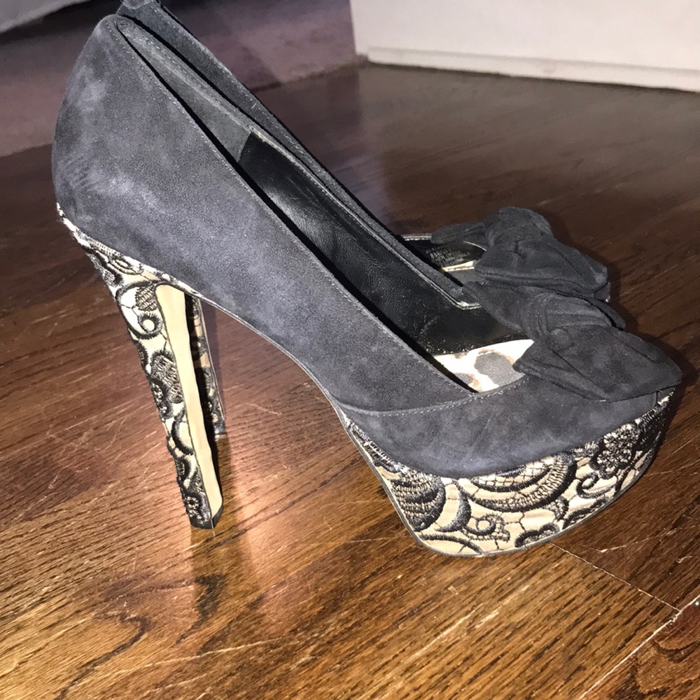 Shoes - Picture 4 of 4